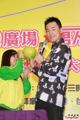 组图：《男人如衣服》迎中秋 林峰与熊黛林比高