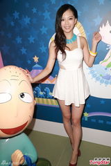 组图：李曼筠大秀小蛮腰 难接受嫩模互吻