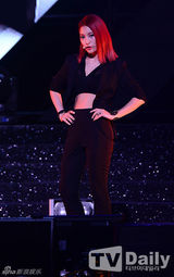 组图：Kara新辑发布 透视装秀蛮腰耍性感