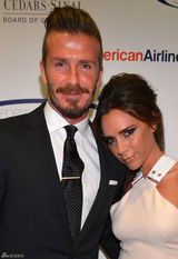 高清组图：小贝夫妇出席盛典 三位公子帅气亮相