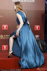 组图：杰西卡-查斯坦蓝裙拖地美艳动人