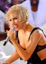 幻灯图：Lady Gaga泡面头再造经典 青面獠牙很聊斋