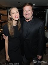 高清组图：《花瓶妻》庆功宴 众女星低胸爆乳抢镜