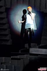 组图：孙燕姿上海开唱化身未来战士造型颠覆