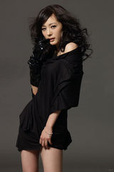 幻灯图：杨幂最新写真曝光 变身轻熟女身材曼妙