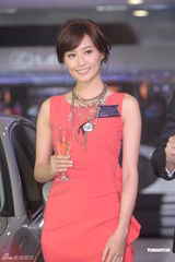 组图：陈法拉自曝情人节搞笑 陈豪与女友温馨过节