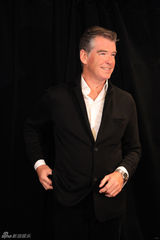 组图：国际明星滑雪节慈善晚宴红毯