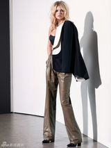 组图：超模凯特-阿普顿丝袜美腿别样制服诱惑