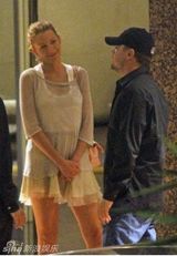 组图：莱昂纳多和布莱克-莱弗利牵手约会秀甜蜜