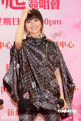 幻灯图：Twins备战个唱每日排舞7小时 阿Sa(蔡卓妍)拒谈续约