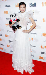 《十二生肖》赴多伦多 姚星彤公主白裙被赞迷人