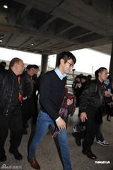 组图：Super Junior赴港三百粉丝接机人气旺