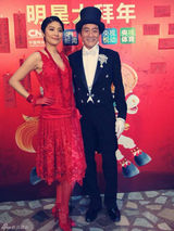 组图：众星春晚后台照 李敏镐忙合影苏菲俏皮