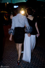 组图：秦海璐刘涛姐俩好牵手走红毯