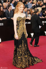 高清组图：奥斯卡红毯杰西卡-查斯坦秀黑金礼服