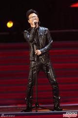 组图：汪峰中歌榜连唱三首飙高音high翻全场