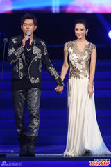 组图：中歌榜演唱会 周杰伦牵手章子怡