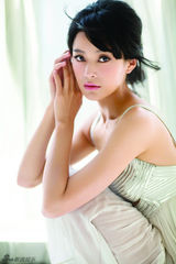 组图：王媛可透视薄纱仙姿玉色 尽展曼妙曲线