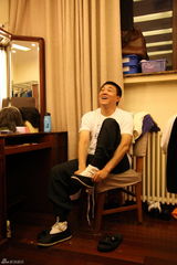 组图：人艺《茶馆》京城热演 众主演后台花絮照曝光