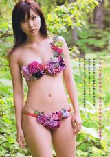 高清组图：吉木梨纱登杂志封面 性感比基尼上阵