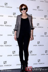 组图：f(x)宋茜Krystal与BEG佳仁为活动站台