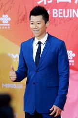 组图：北影节闭幕红毯 章子怡灿笑巩新亮夸张