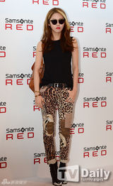 组图：少时允儿出席活动黑裙淑女 宋仲基将入伍