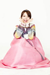 高清组图：GirlsDay穿传统韩服向粉丝拜年