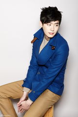 高清组图：《秘密花园》男星李钟硕秋装写真变型男