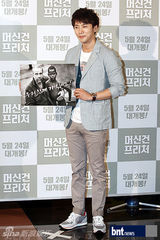 组图：吕珍九等出席电影《机关枪传教士》首映会