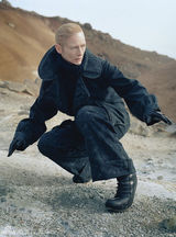 组图：蒂尔达-斯文顿《W》冷面光头变身外星人