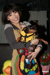 高清组图：张灵举办生日会 与Fans开心庆祝生日