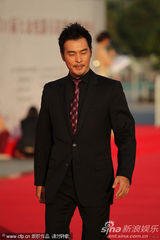 第21届金鸡百花电影节红毯男星帅气抢镜