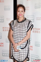 组图：林嘉欣出席活动称要放手让小孩独立