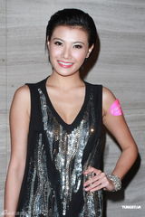 组图：陈妍希小露香肩 庄思敏红发抢镜