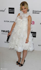 组图：众星亮相慈善基金奥斯卡派对 章子怡蓝色礼服