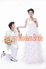 组图：安以轩李承铉幸福绽放 甜蜜登《新娘》封面