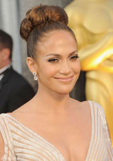 高清图：奥斯卡红毯詹妮弗-洛佩兹礼服勾勒身材