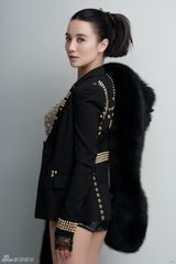 组图：小宋佳新照秀美腿 时尚达人打造新性感