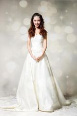 幻灯图：李曼拍摄写真 白色纱裙宛如新娘