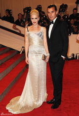 高清组图：纽约大都会庆典 史蒂芬妮夫妇秀恩爱