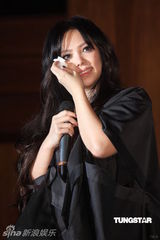 组图：张惠妹为巡演造势 时尚黑装亮相派头十足