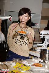 组图：李毓芬郭雪芙互捧拉票 宋米秦献厨艺