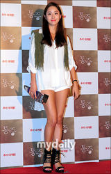 组图：权相佑(权相宇)新片首映爱妻助阵 张赫等众星捧场