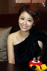 高清组图：林心如余诗曼陈键锋出席首尔电视节