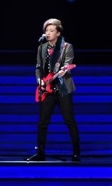 组图：群星献唱中歌榜 韩庚潘玮柏劲歌热舞