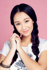 组图：《狮神决战》新加坡首映 程砚秋甜美拜年