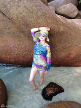 组图：傅淼海滩性感写真 沐浴阳光大秀美腿