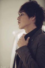 高清图：蓝正龙帅气写真再曝光 型男风范不减