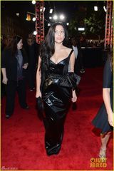 组图：MTV红毯女星水果姐秀牙套ladygaga扮人鱼